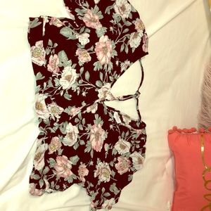 Floral crop top tee size:L